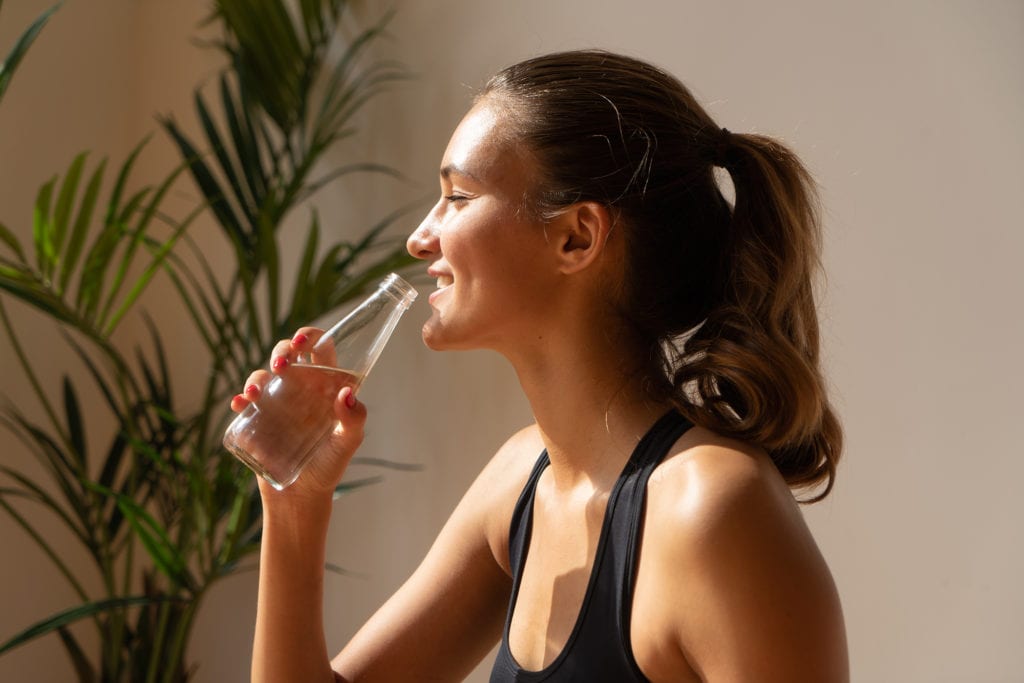Drinking water to avoid bad breath